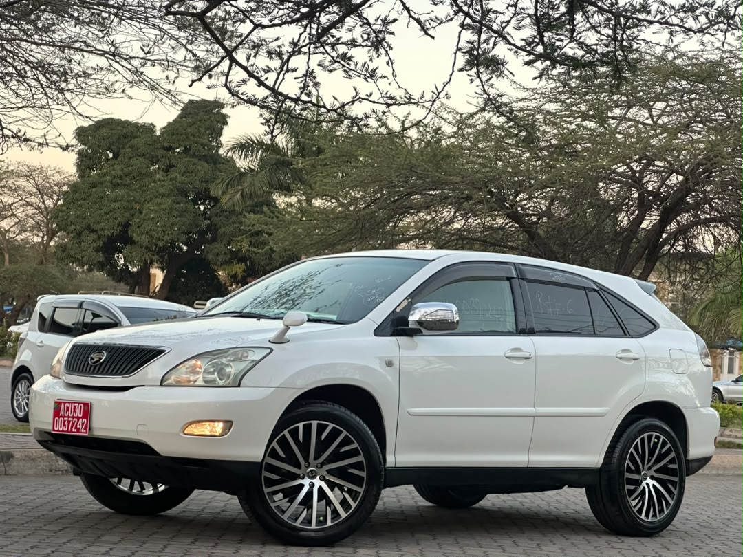 TOYOTA HARRIER thumbnail 3